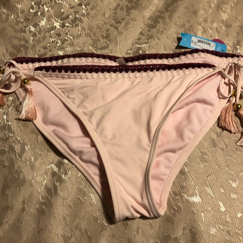 New with tags bikini bottom with crotchet edging.